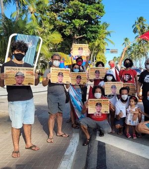 Em Maceió, ato contra a morte do congolês Moïse Kabagambe ocupa trecho da Ponta Verde