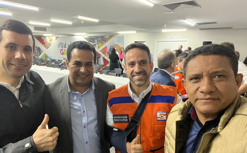 Júlio Cezar e outros prefeitos participam de reunião de emergência convocada pelo governador Paulo Dantas