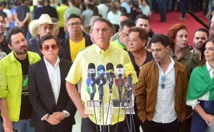 Bolsonaro recebe reforço com apoio de sertanejos e padres