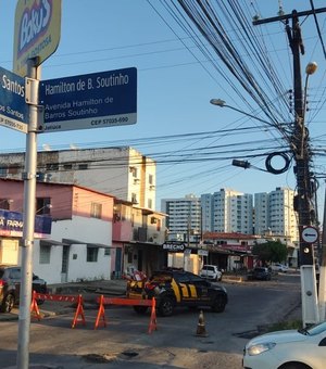 Obra interdita trechos de rua na Jatiúca, em Maceió