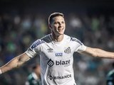 Grêmio vence Botafogo de virada e empata na liderança em show de Luis Suárez