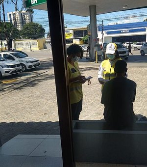 Dependentes químicos recebem assistência do 'Ronda no Bairro' no Farol e na orla