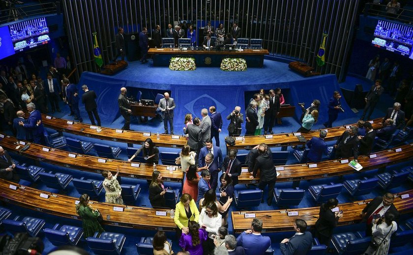 Suplentes assumem vagas deixadas por ministros do governo Lula