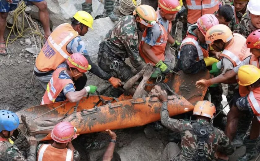 Resgate no Nepal: dois trabalhadores são encontrados vivos após 9 dias soterrados em túnel