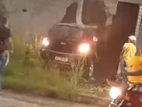 Carro perde o controle e invade casa em União dos Palmares; ninguém se feriu
