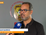 Acusado de matar enteado autista se apresenta à Polícia e fica preso por mandado em aberto