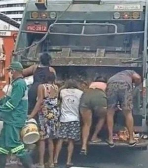 “Cenas como essa se repetem no Brasil todos os dias”, diz cientista social sobre busca de comida no lixo