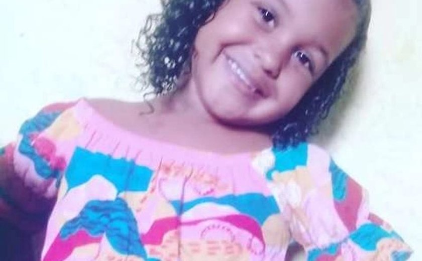 PC abre inquérito para apurar morte de menina que caiu em buraco no município de Murici