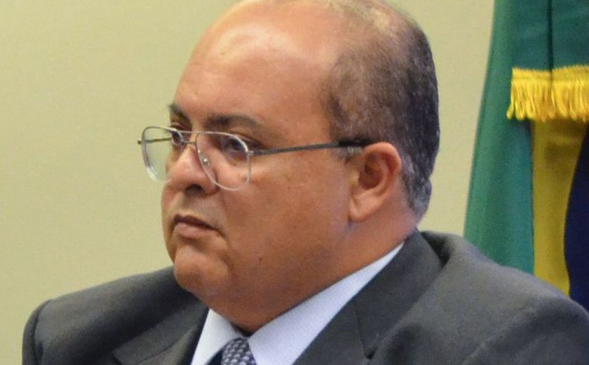 Moraes afasta governador do Distrito Federal por 90 dias