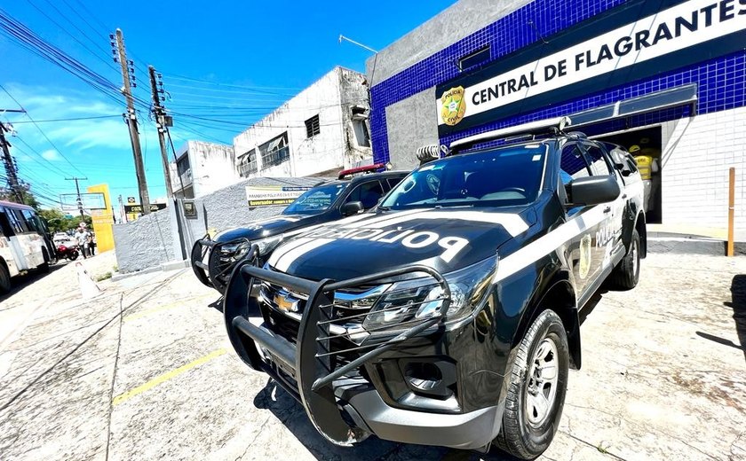 Mulher é presa por assassinar 2 filhos e tentar matar a mãe