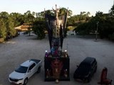 Estátua de 11 metros do Diabo é erguida em templo no Ceará
