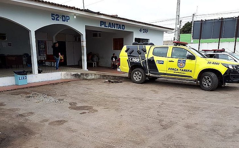 Homem mantém mulher em cárcere privado e agride PM no momento da prisão, em Arapiraca