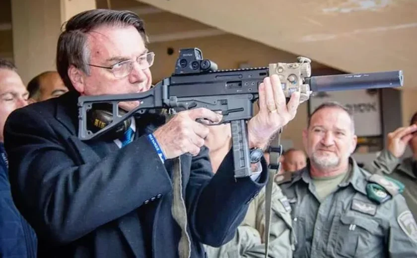 Armas de Bolsonaro estão sob guarda do Exército em Brasília