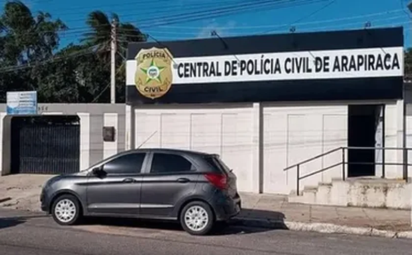 Bandido aponta arma pra cabeça de vítima, deixa arma cair e acaba rendido por populares
