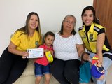 Em Maceió, pessoas com autismo recebem credenciais de estacionamento para vagas especiais