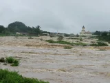 Rio Canhoto em São José da Laje, transborda e interdita algumas estradas