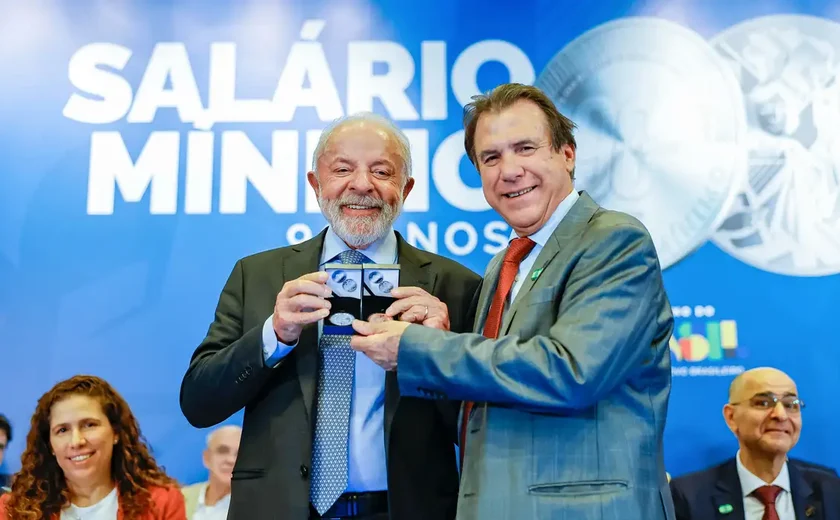 Lula diz que salário mínimo é baixo, mas aponta importância de direito
