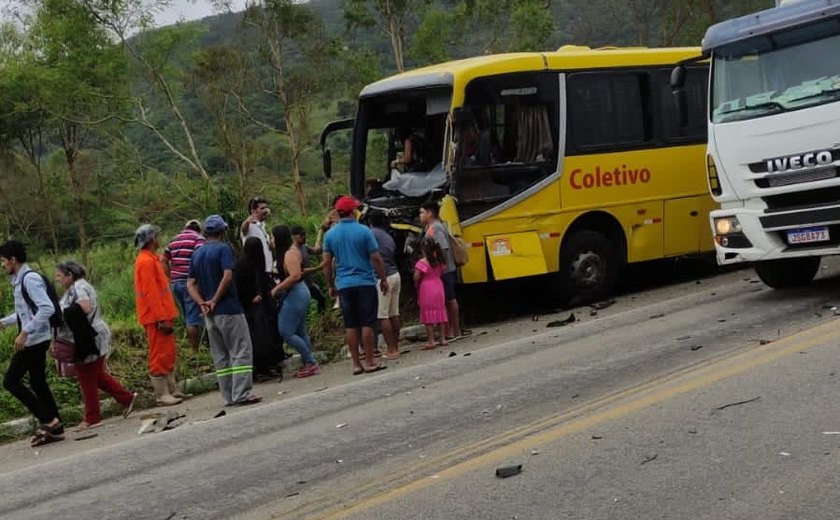 Zona10 Duas Pessoas Morrem E Outras Ficam Feridas Em Grave Acidente