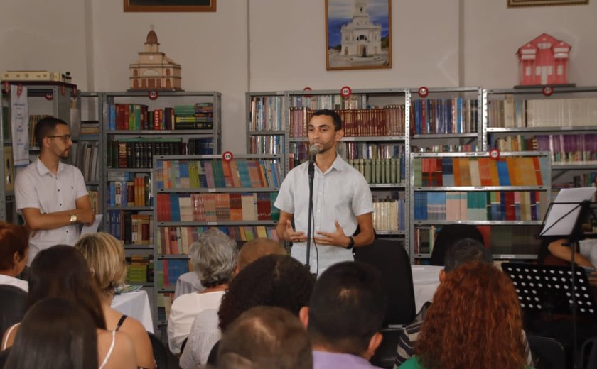 Professor lança livro de poemas sobre a história e a cultura de São José da Laje