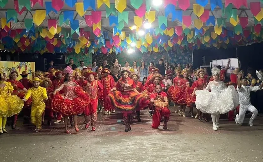 Branquinha realiza grande São João com apresentação de quadrilhas juninas e vila temática