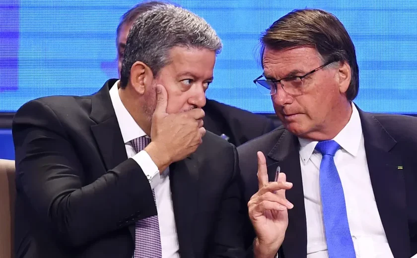 Arthur Lira vai definir se anistia a Bolsonaro será pautada na Câmara dos Deputados