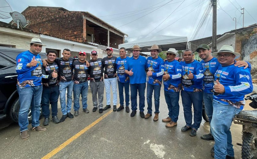 Centenas de cavaleiros e amazonas participam da 9ª Cavalgada dos amigos em Branquinha