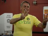 Jair Bolsonaro vota na Vila Militar no Rio de Janeiro