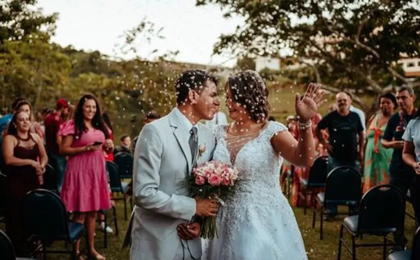 Paciente com câncer é pedida em casamento e se casa no mesmo dia em hospital