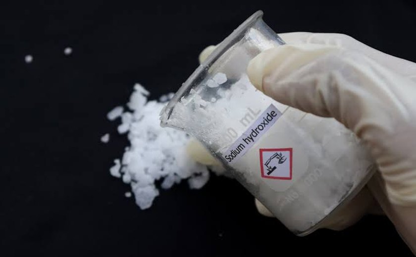 Homem ameaça esposa dizendo que vai jogar água fervente com soda cáustica e é preso