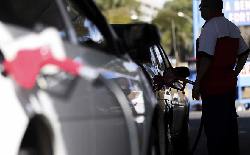 Preço médio da gasolina sofre aumento em Maceió, aponta pesquisa