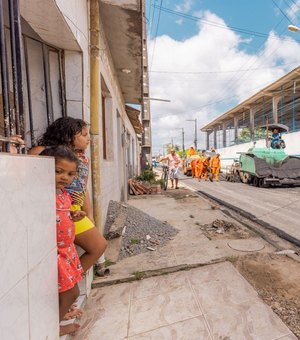 Mais de 200 mil pessoas ganharam asfalto novo em sua rua