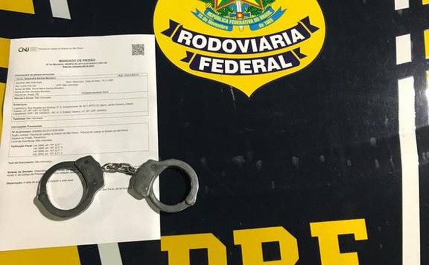 Polícia Rodoviária Federal prende homem por receptação em Atalaia