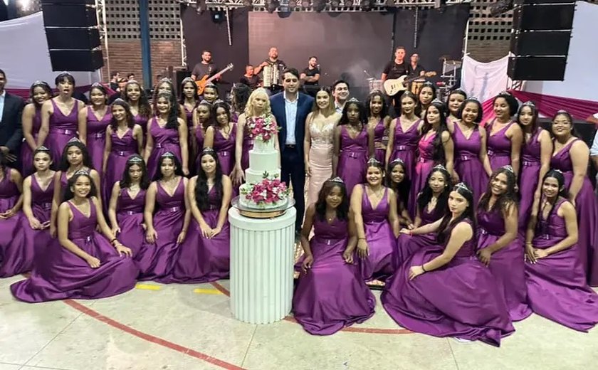 Prefeitura de Santana do Mundaú promove baile de debutantes