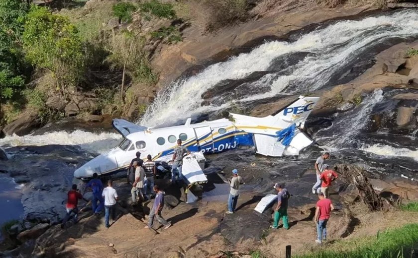 Piloto do avião onde estava Marília Mendonça não seguiu padrão de pouso, diz polícia