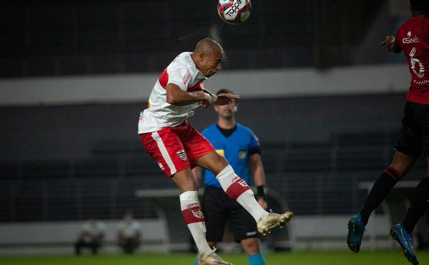 Reginaldo quer fazer história com a camisa do CRB: 'Queremos encerrar o ano com esse acesso'