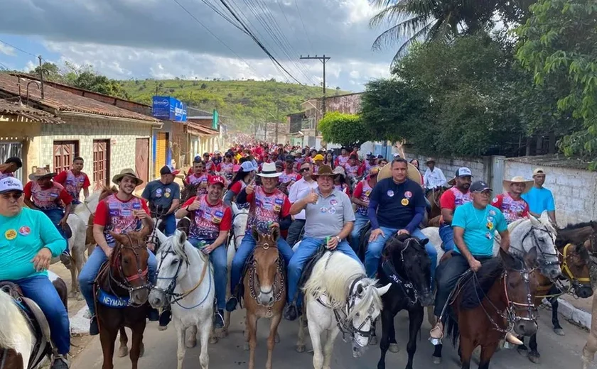 Com Isnaldo e Remi, prefeito Neno Freitas participa da 8ª cavalgada dos amigos em Branquinha