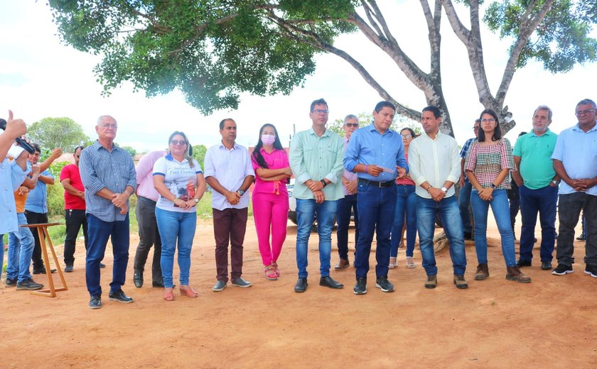 Prefeito Júlio Cezar assina Ordem de Serviço para reforma e ampliação de escola em Canafístula