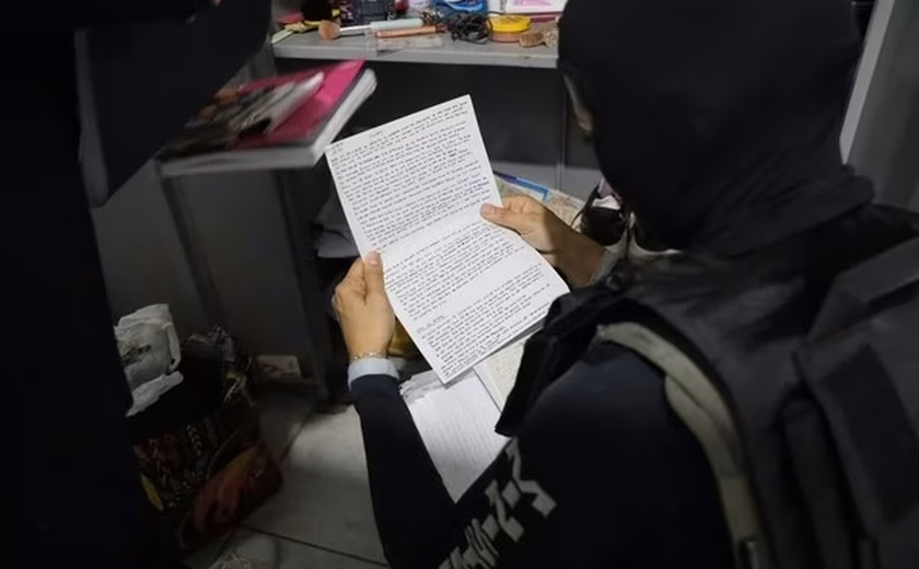Operação conjunta prende três suspeitos de fraudar concursos públicos em AL e PE