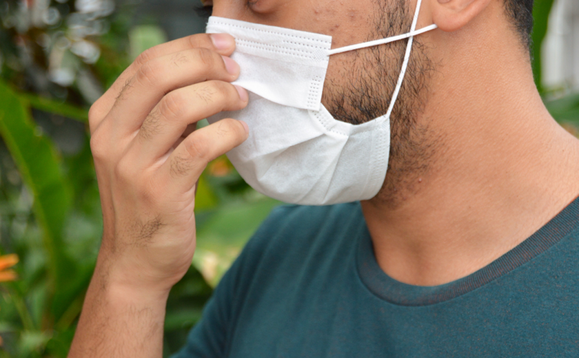 Casos de síndromes gripais crescem em Alagoas e superlotam UPAs