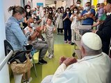 Internado, Papa Francisco visita ala que trata crianças com câncer