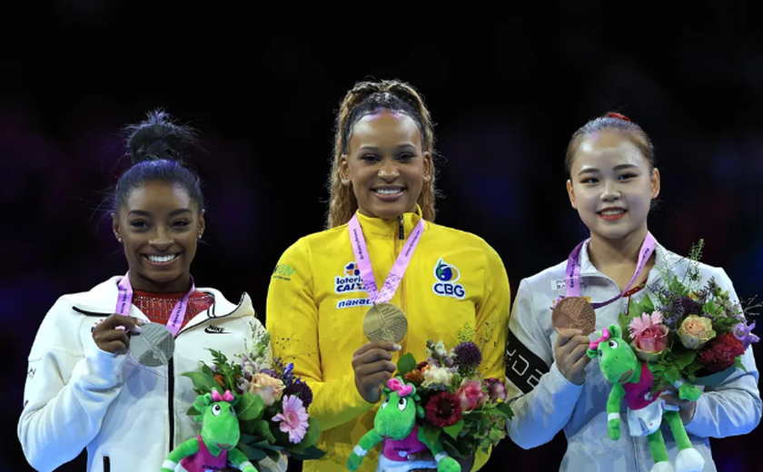 Rebeca Andrade é bicampeã mundial do salto