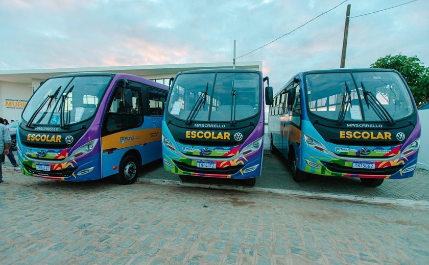 Remi Filho entrega três novos micro-ônibus para reforçar transporte escolar em Murici