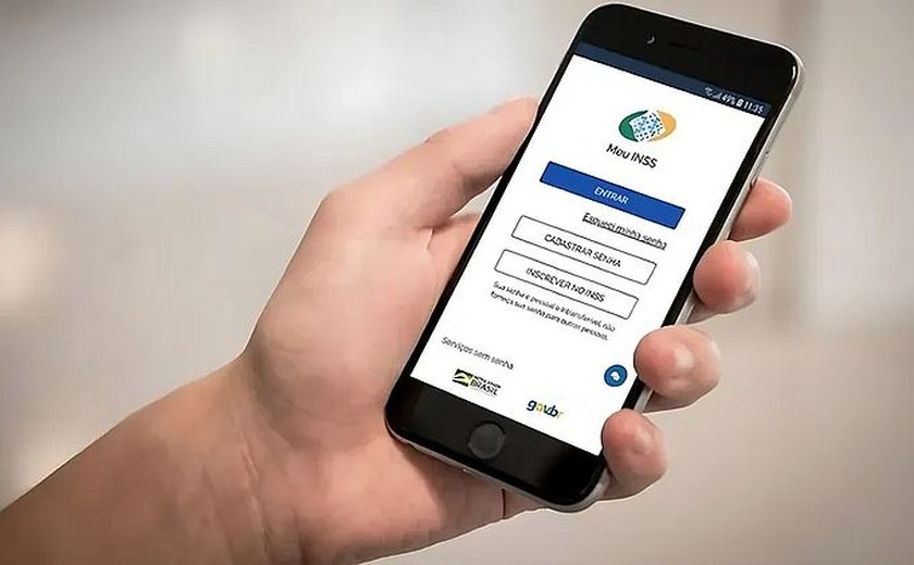 INSS: quase 600 mil aposentados e pensionistas já registraram carteira digital; veja como fazer