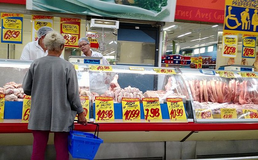 Supermercados reforçam segurança para evitar furto de carne