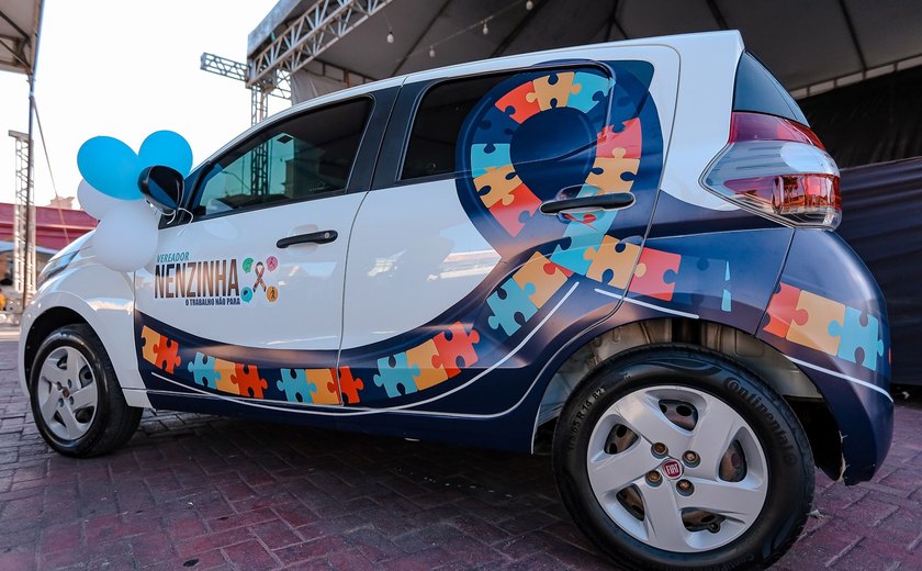 Vereador Nenzinha entrega carro zero KM para ajudar crianças com autismo