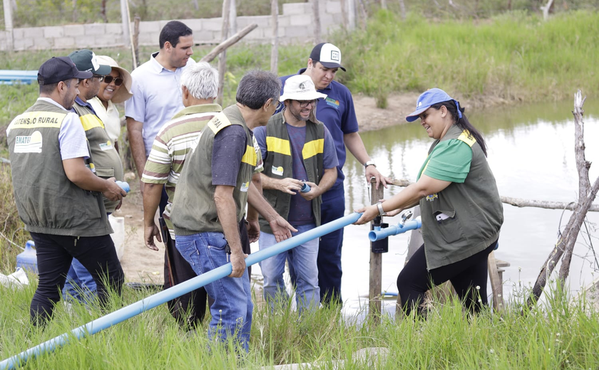 Prefeitura de Palmeira dos Índios entrega kits de irrigação para comunidade quilombola Tabacaria