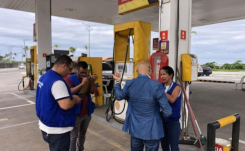 Procon/AL notifica postos de combustíveis em Maceió por preços acima da média