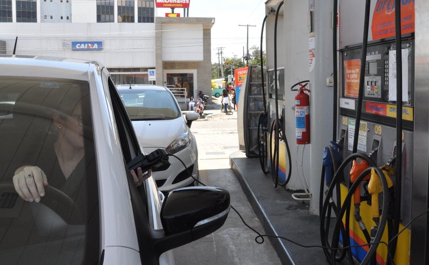 Alagoas é o estado que mais reduziu o preço da gasolina no Brasil