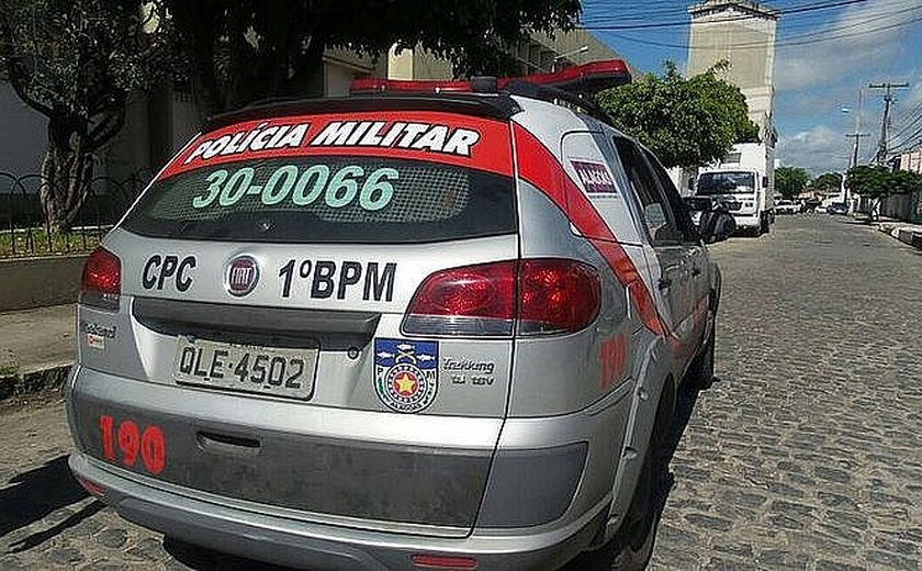 Passageiros de ônibus são presos com revólver e faca de caça na antiga Amélia Rosa
