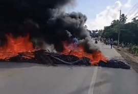 Moradores protestam contra desapropriação e bloqueiam rodovia em Maceió